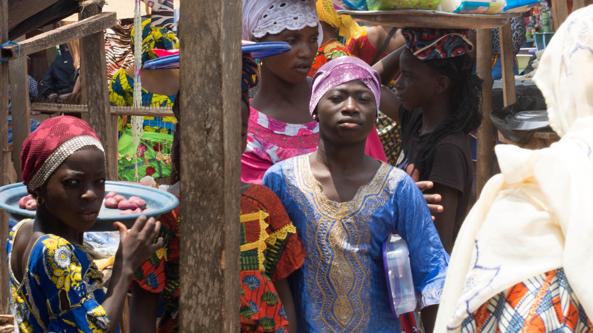 Kvinner på marked i Elfenbenskysten