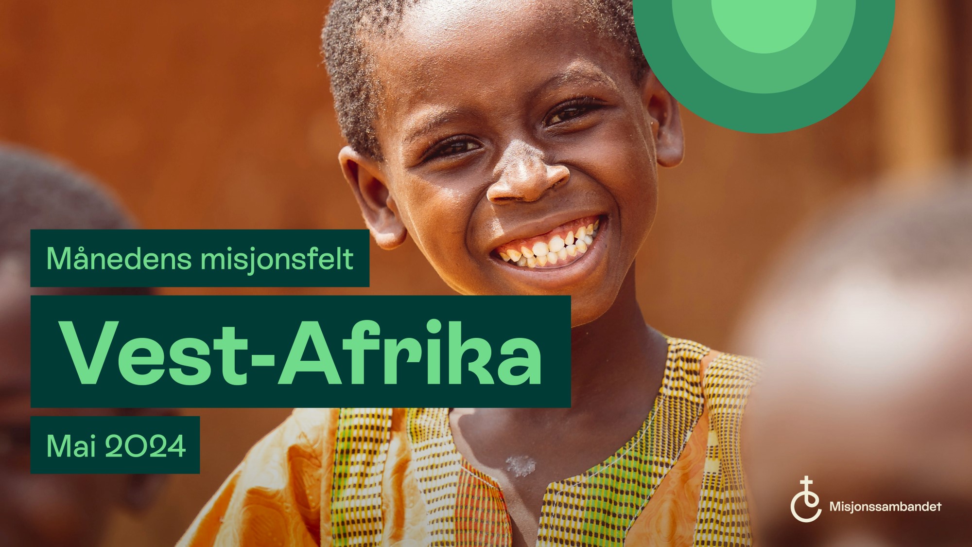 Tekstplakat månedens misjonsfelt mai 2024 Vest-Afrika. Bilde av et barn som smiler til kamera