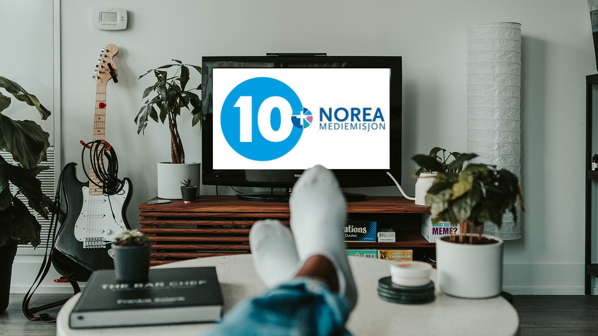 TV med Kanal 10 og Noreas logoer