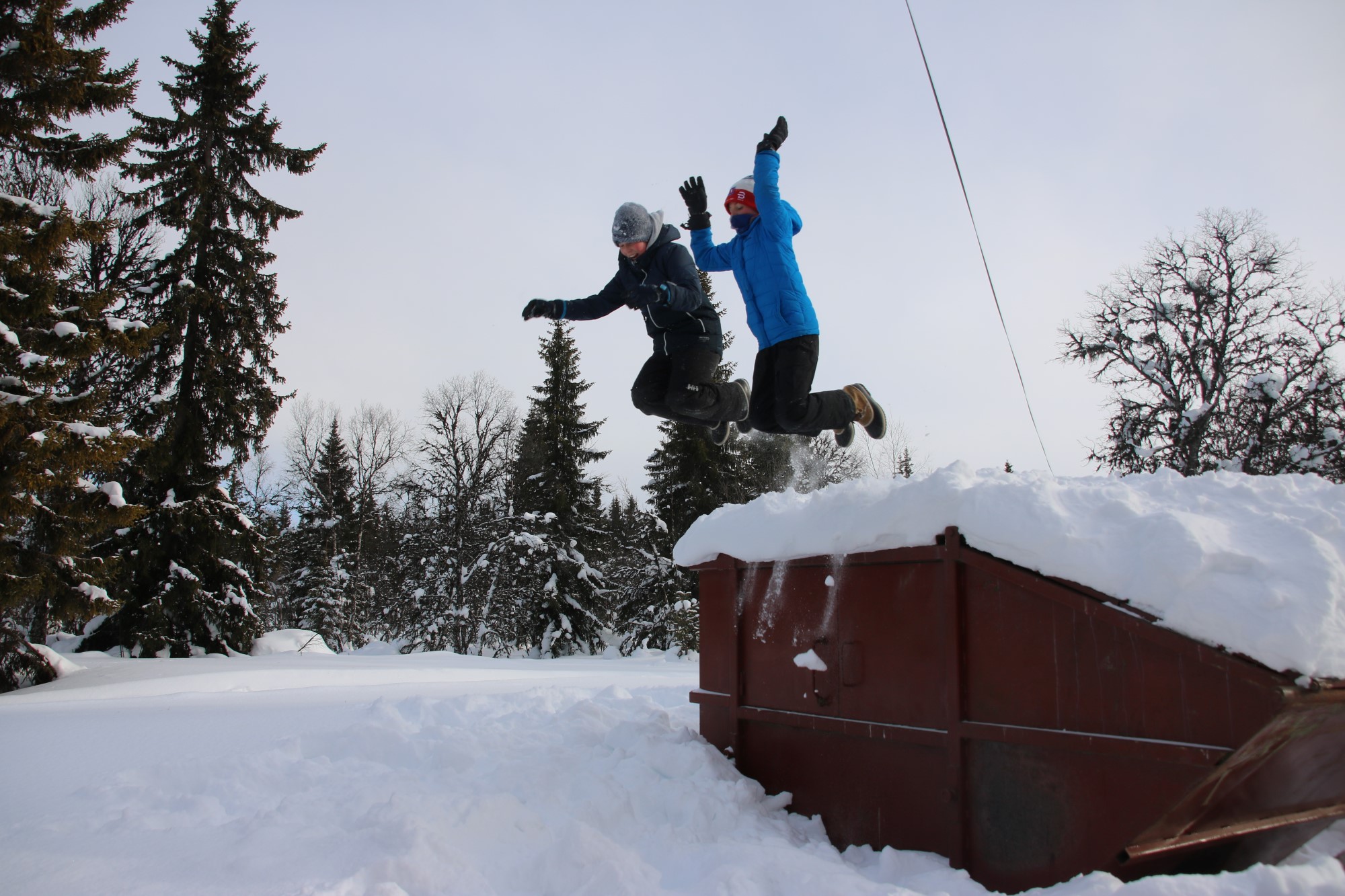 Hopping i snøen på Livoll