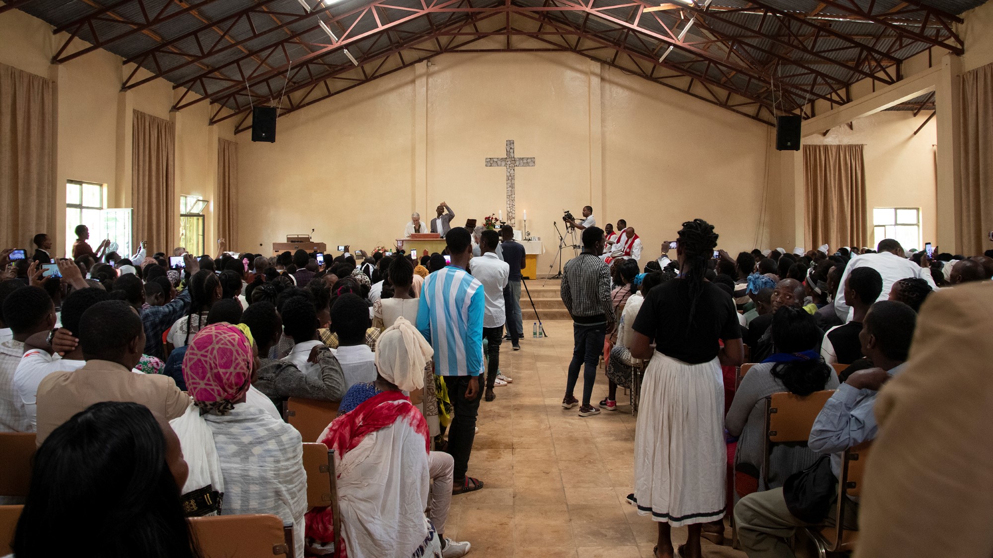 Fullsatt stort kirkerom