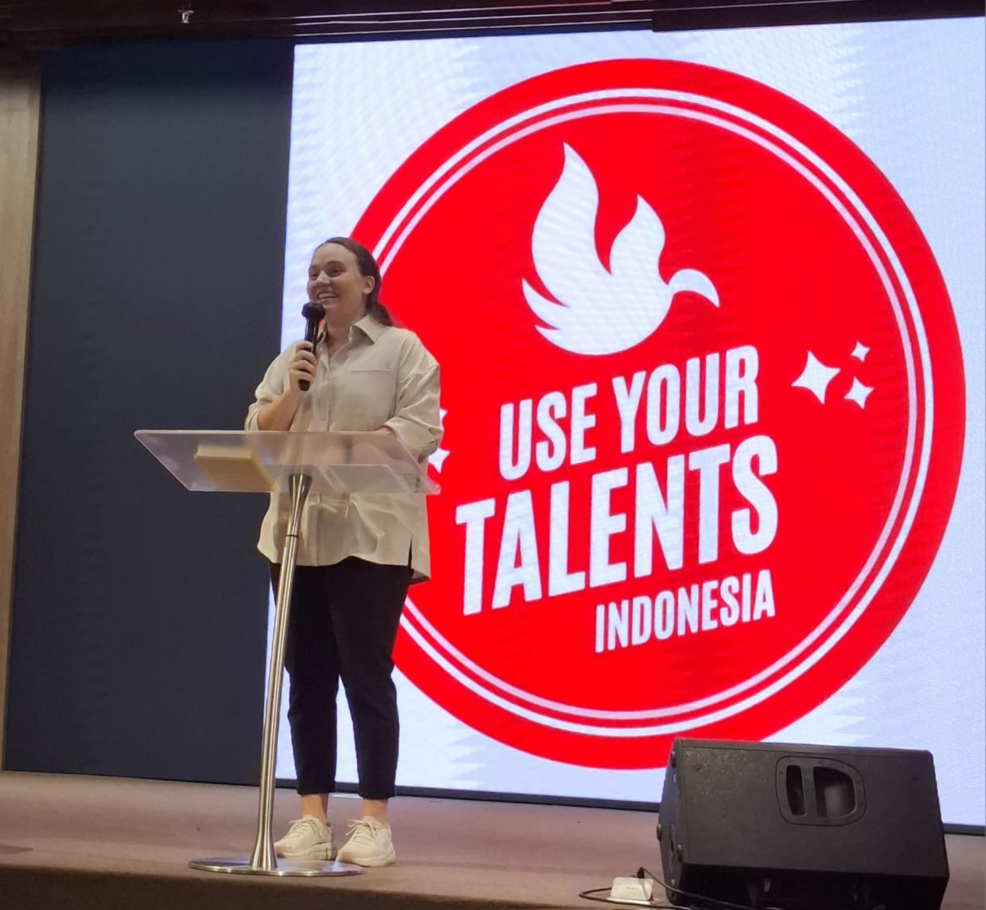 Ingebjørg på scenen.