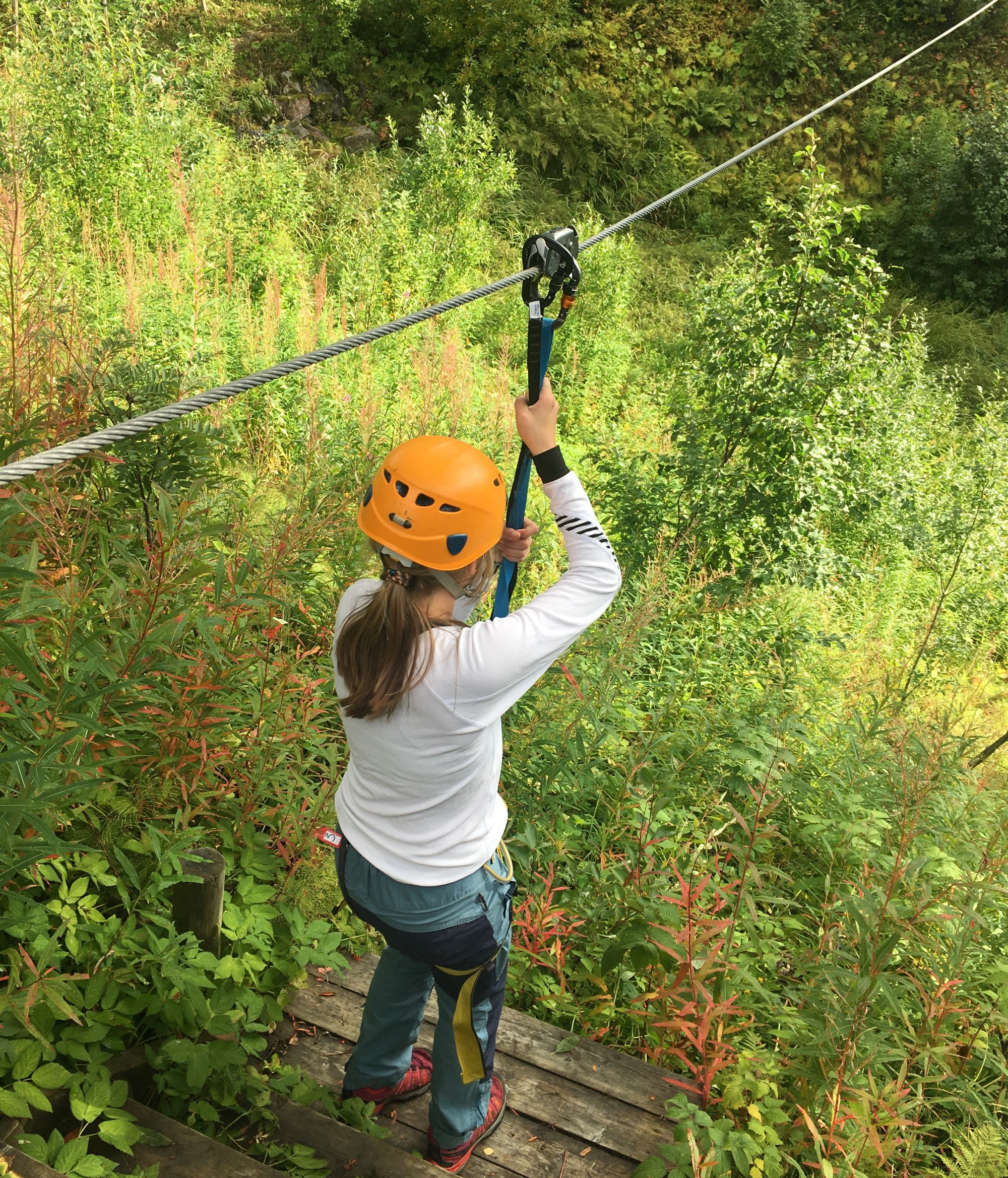 Jente i Zipline
