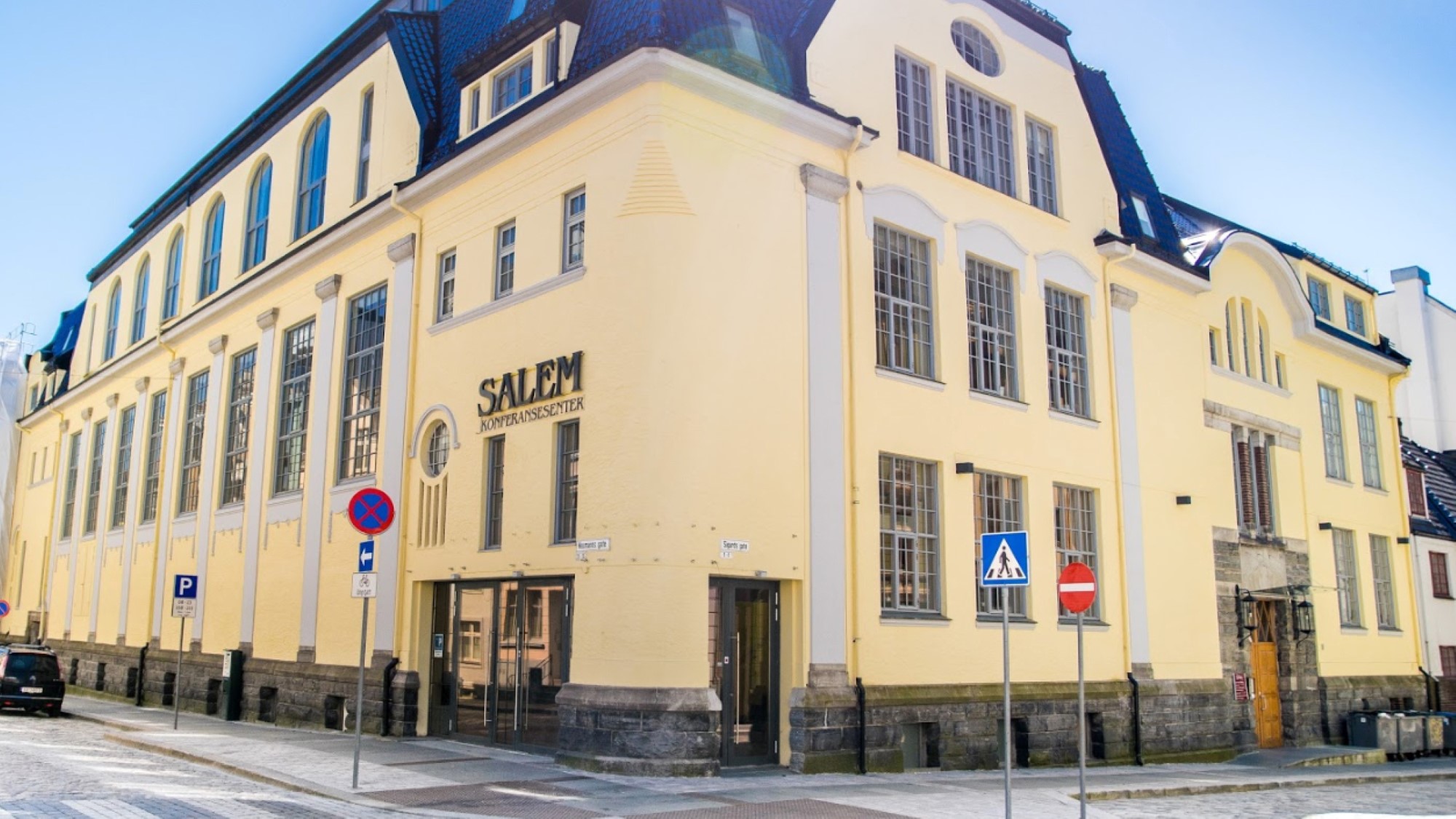 Utsiden av kirkebygget