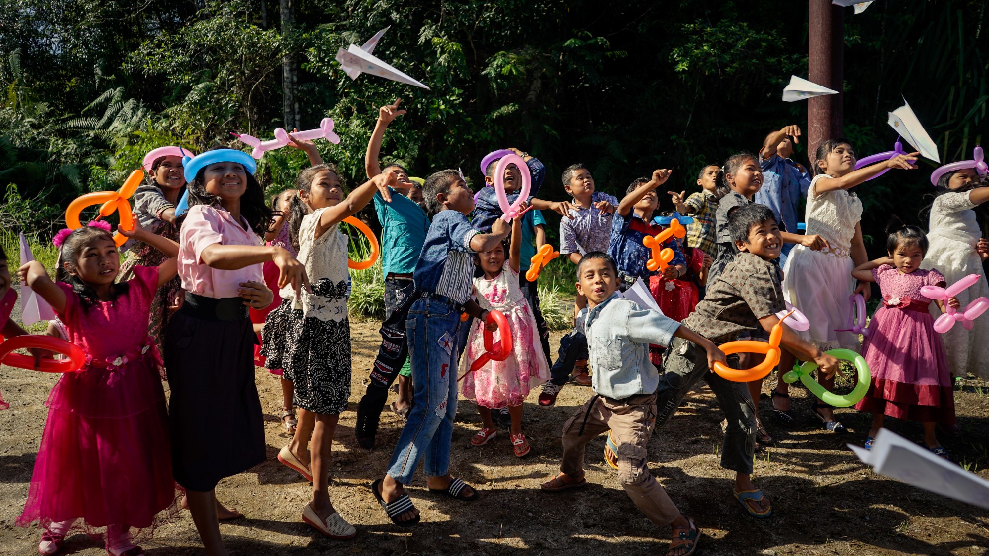 Barn leker i Sihabonghabong
