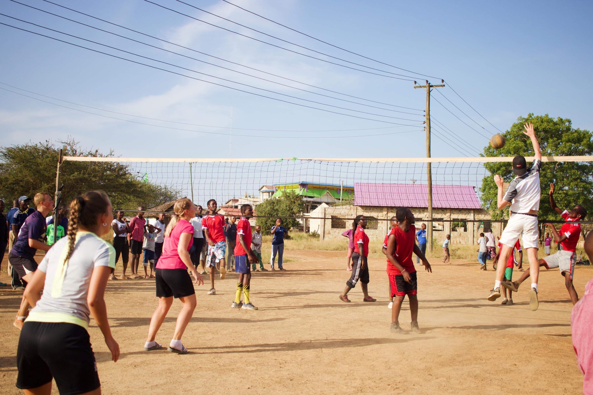 Volleyballkamp på landsbygda i Kenya.