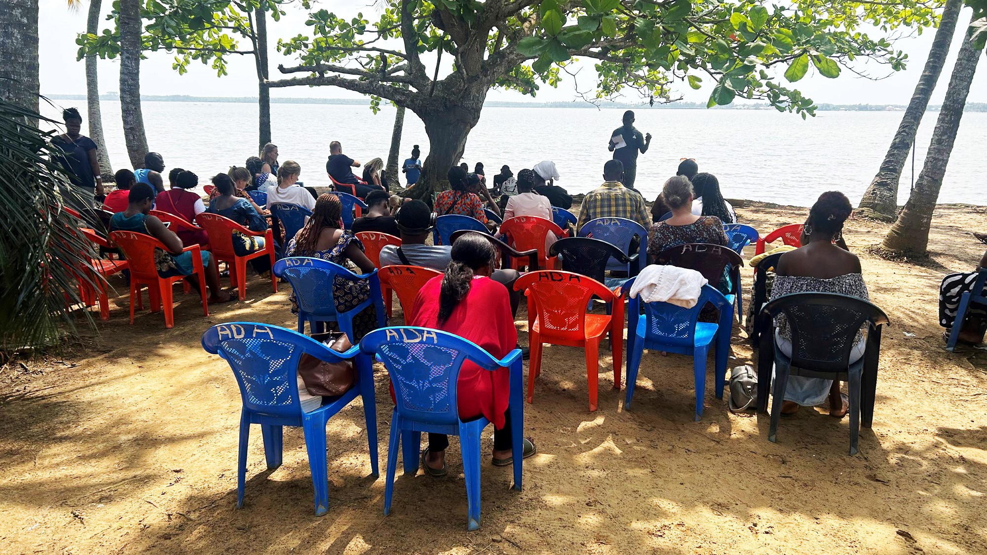 Gudstjeneste ved kysten