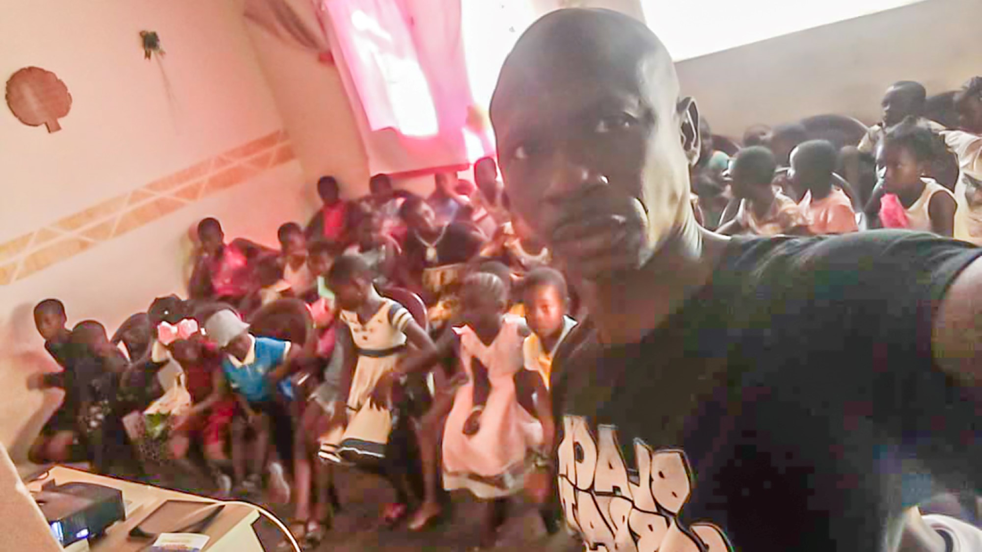 Abou og barna i kirken