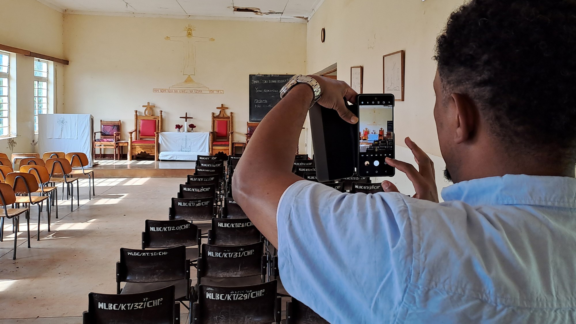 Lamessa fotograferer kapellet der bibelskoleelevene har morgenbønn og gudstjenester.