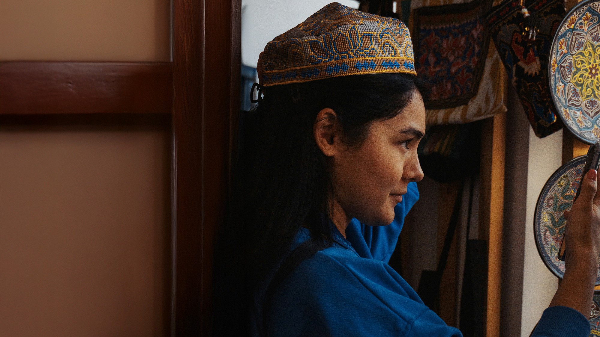 Kvinne i tradisjonelle klær