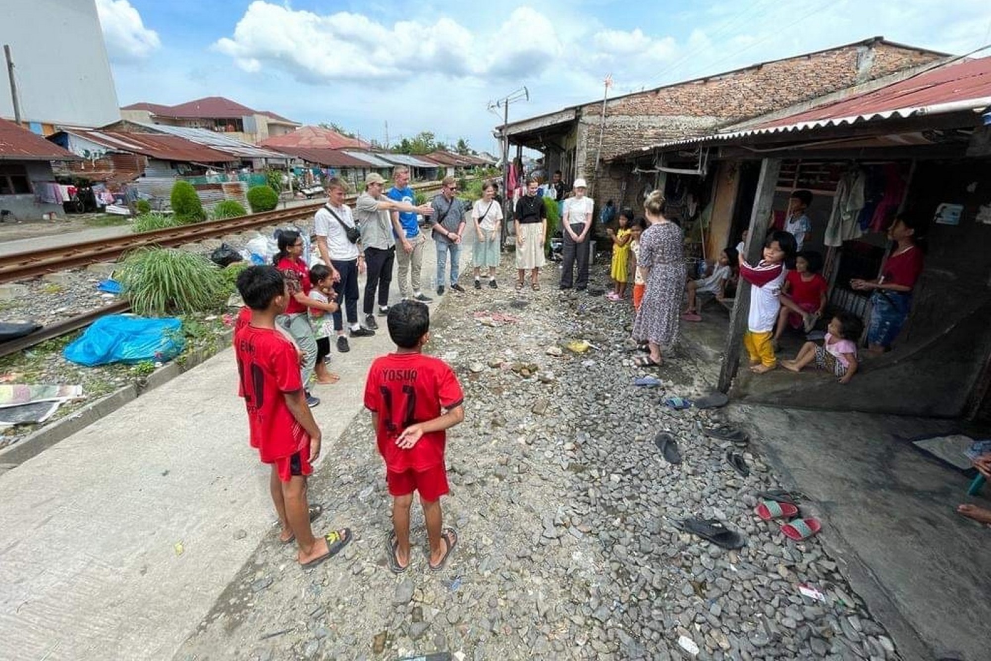 Lek med barn i Indonesia