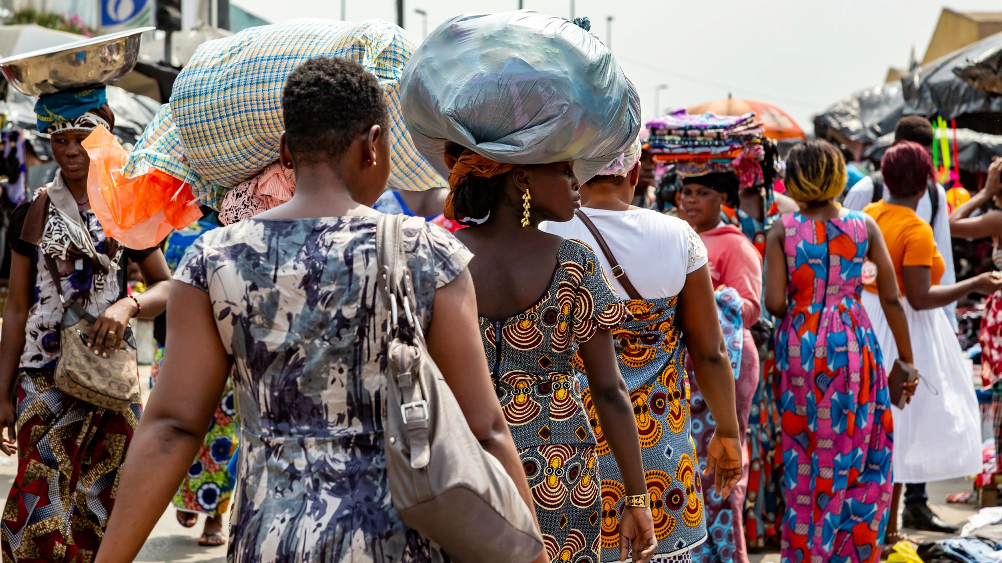 Vest-Afrikanske kvinner på marked