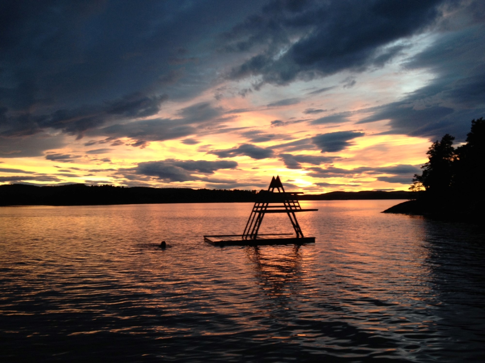 Bading i solnedgang